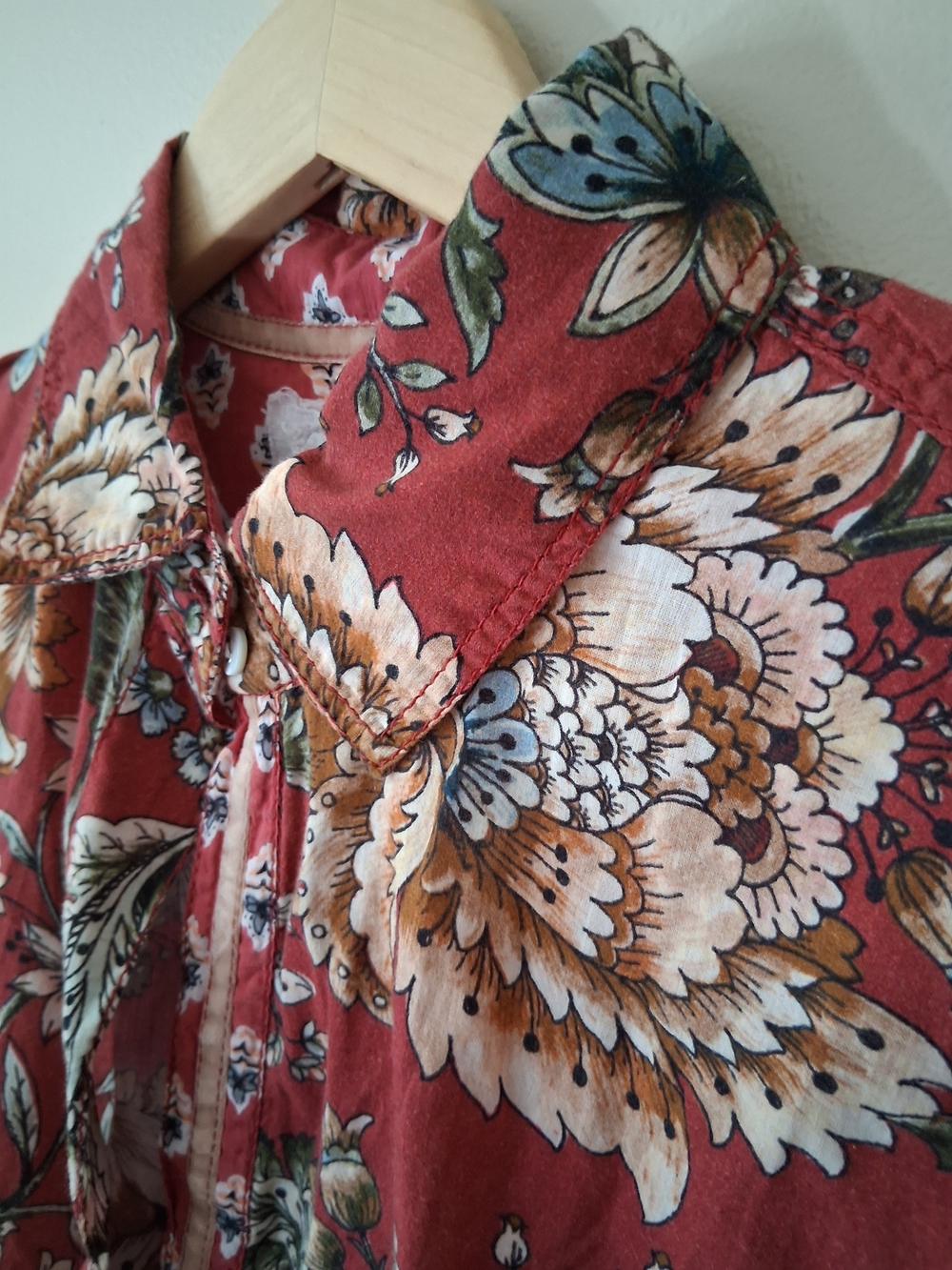 Cino Floral Button-Up Blouse in Rust Red (Size Small)